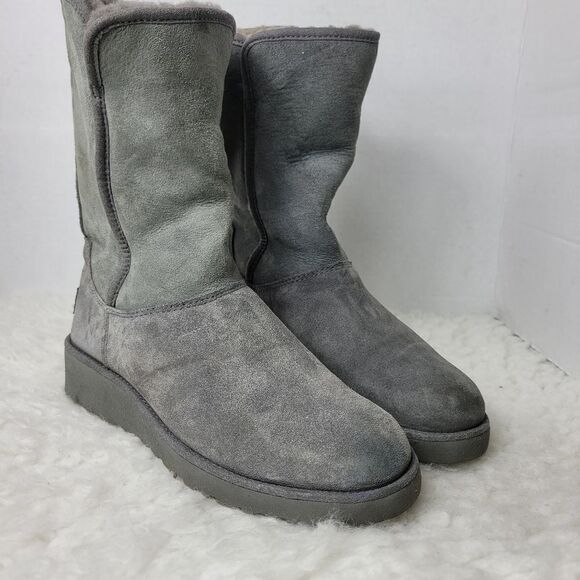 UGG Amie Women's  Boots Size 6 Grey  Classic Suede Sheepskin Winter  Low Wedge G - Picture 1 of 8